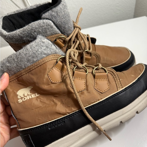 Sorel Tan and Black Ankle Boots with Gray Lining - Picture 7 of 7